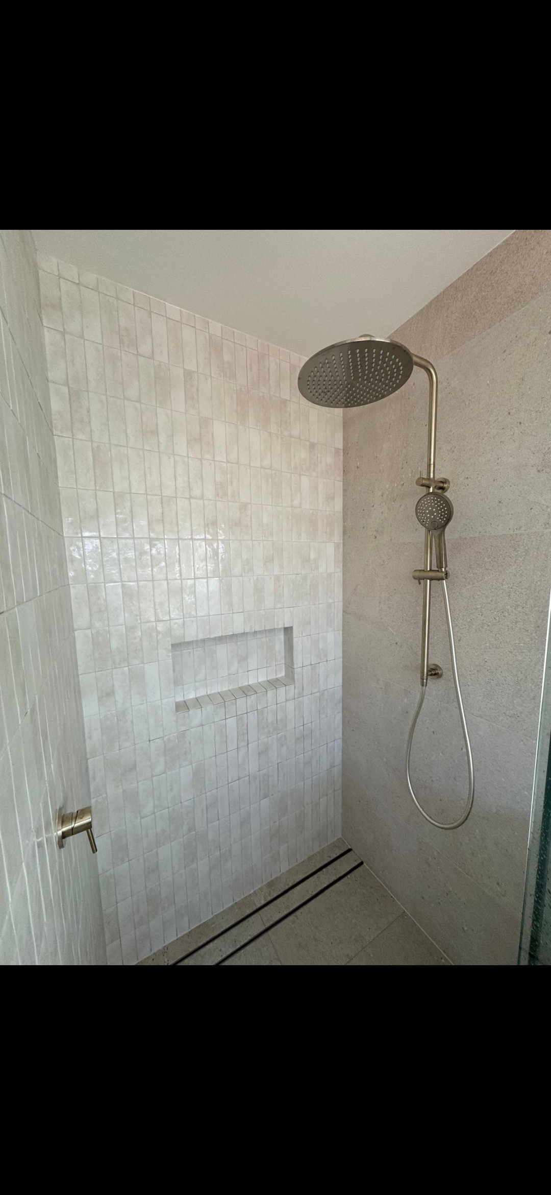 Shower installation
